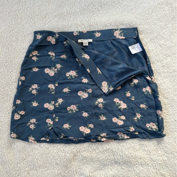 American Eagle Floral Skirt - Picture 2 of 8